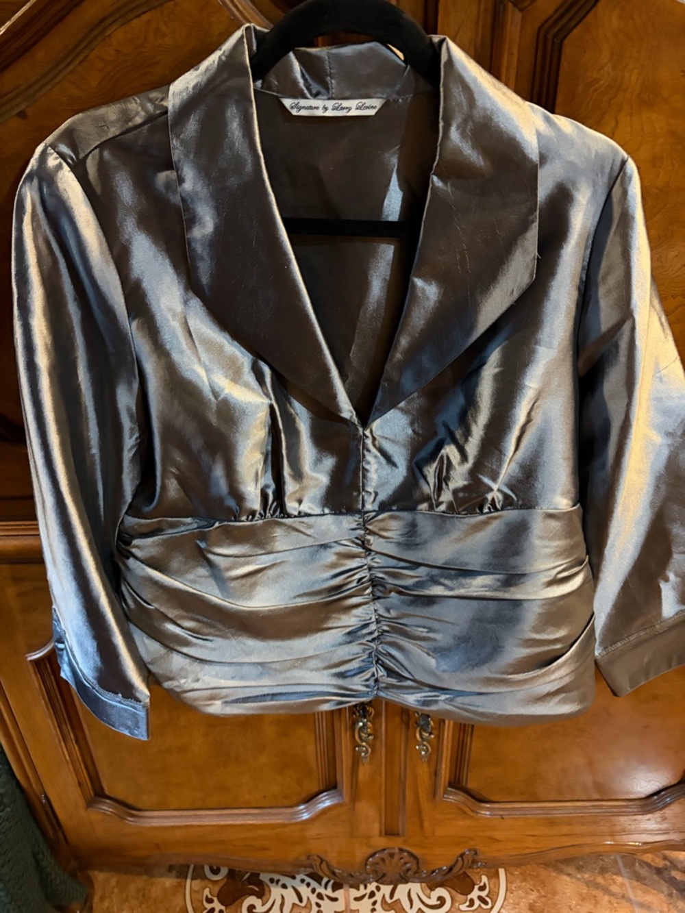 Elegant dressy top, Great for formal occasions.